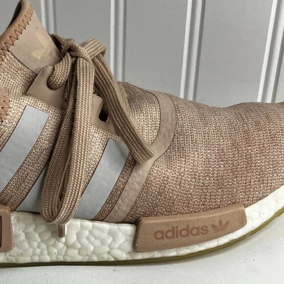 Adidas NMD R1 Chalk Pearl/ Pink Salmon Women's Size 9 CQ 2012 Running 2017 -BB3 - Picture 4 of 7